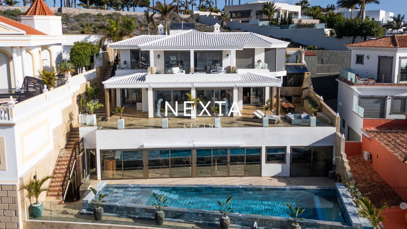 ¡Luxury Contemporary Villa in San Eugenio Alto with Infinity Pool, Private Spa and Expansive Garage!